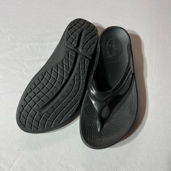 OOFOS Shoes - OOFOS OOlala Recovery Women’s Sandal - Size 8/39 - Black